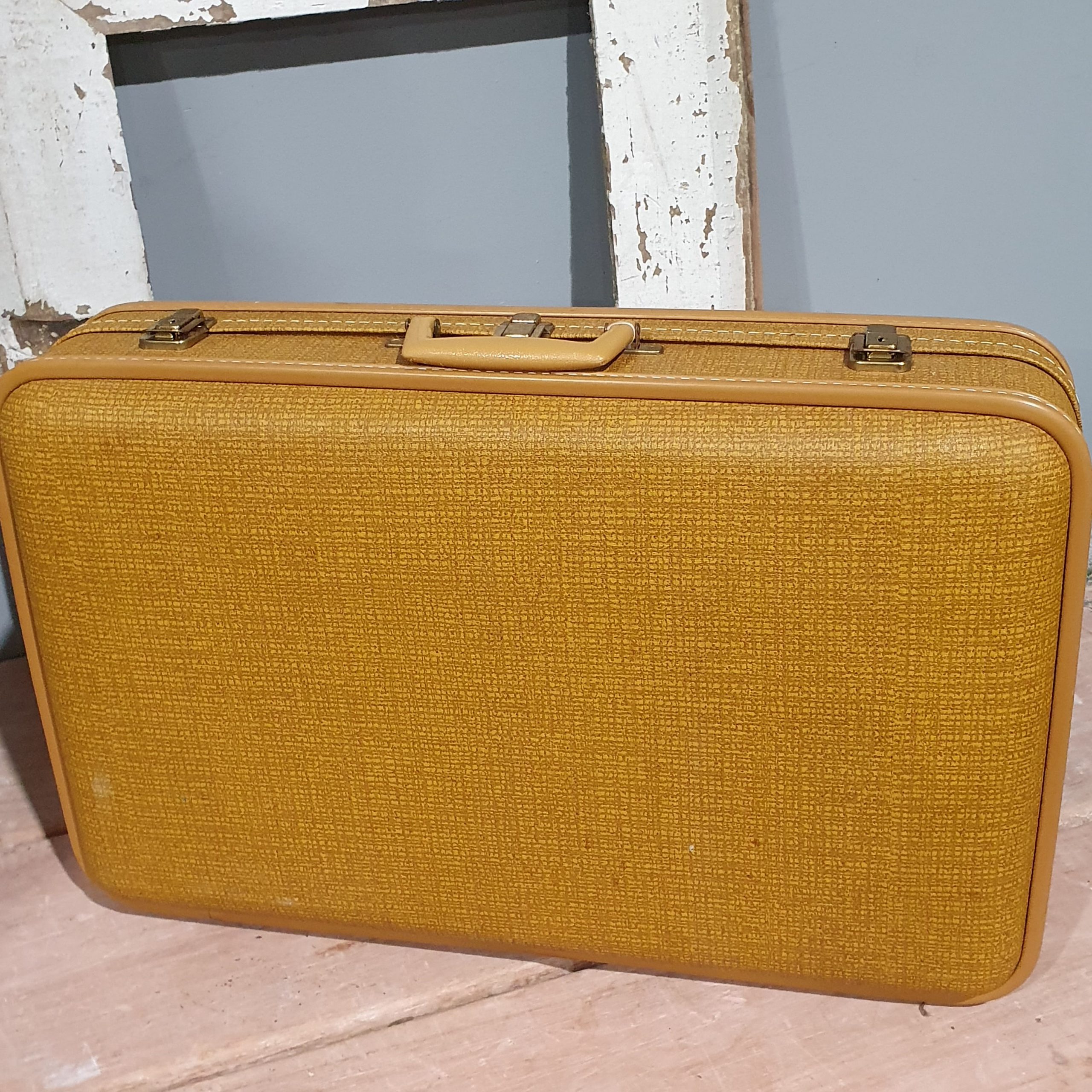 Hard Case Suitcase with Keys | Tramps UK
