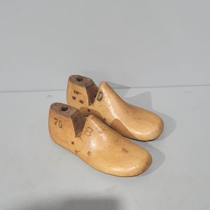 Pair wooden shoe lasts