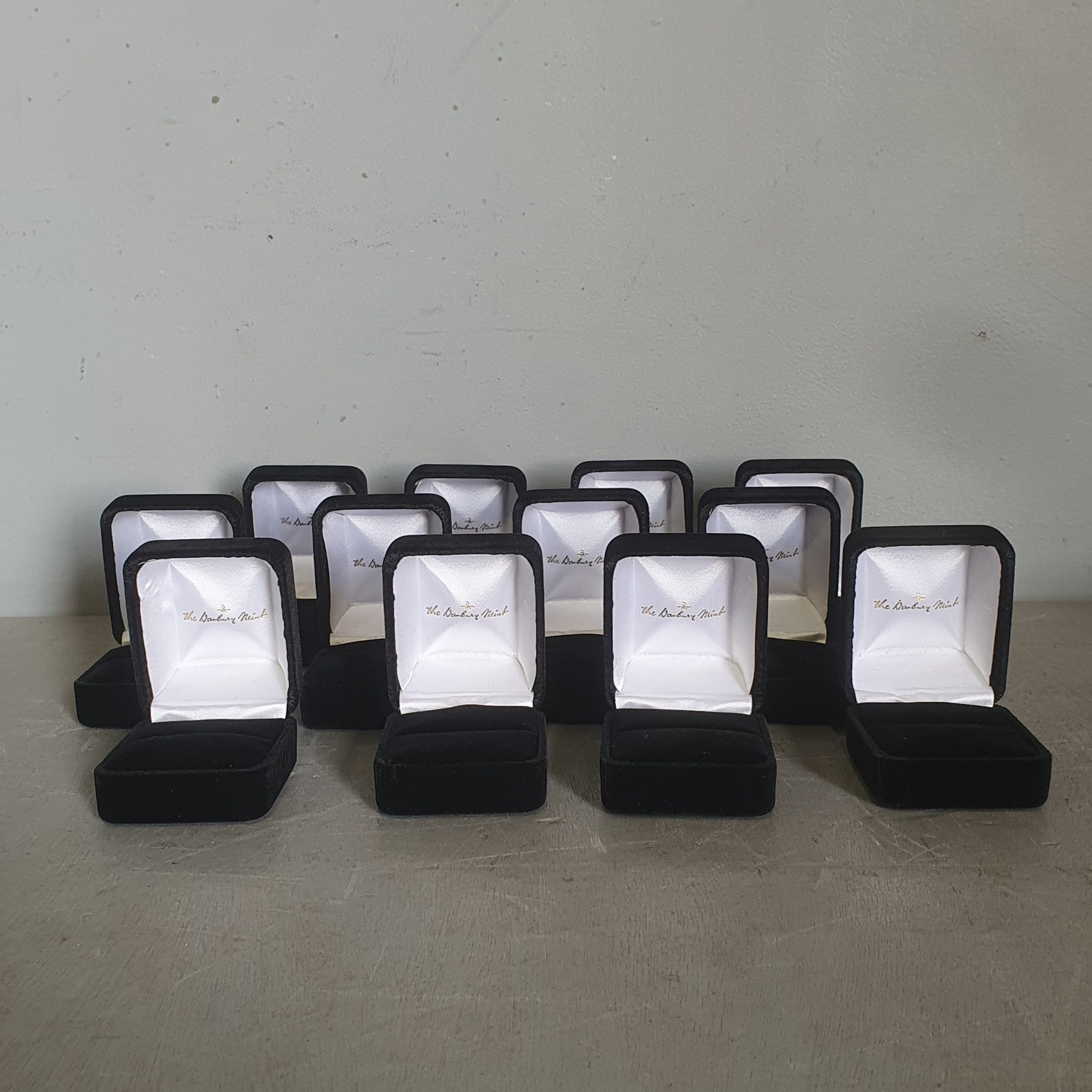 Set of 12 Velvet Jewellery Ring Boxes | Tramps UK