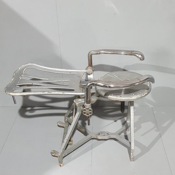 2108084 Metal Dentist Chair