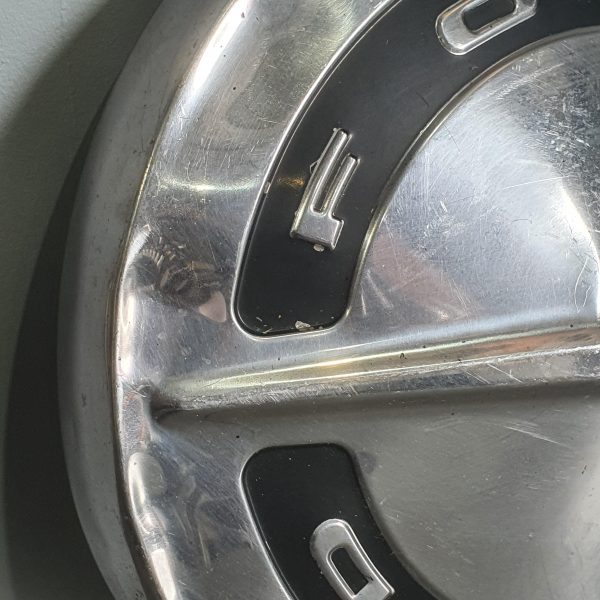 10845 Ford Hubcaps