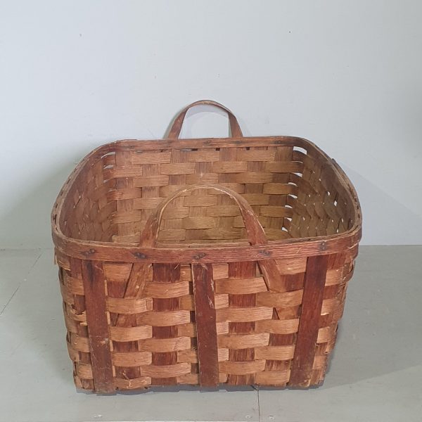 2022930 Wicker laundry Basket